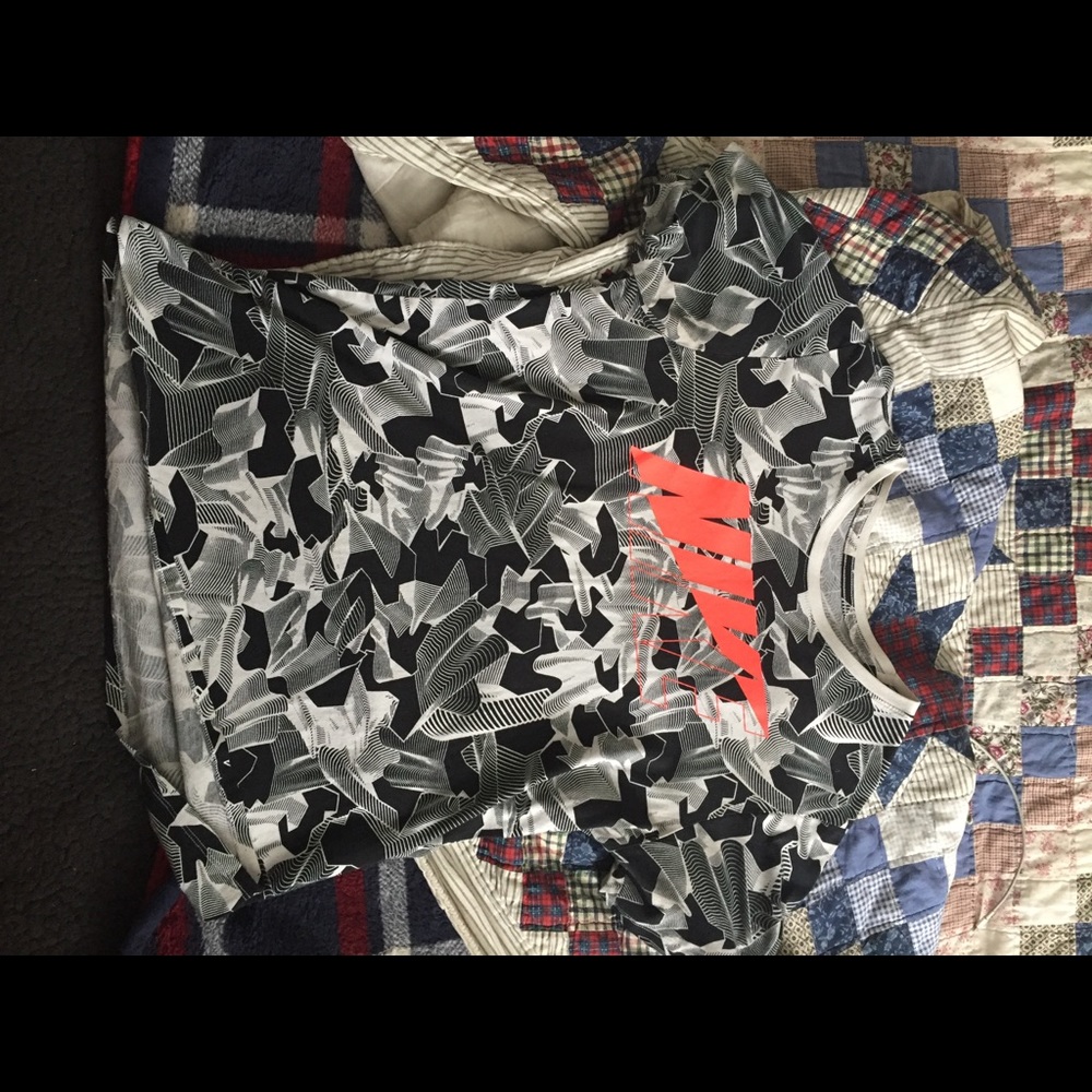 Nike Camo Shitt